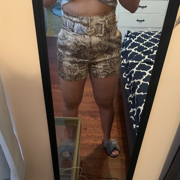 2 piece snake skin set - blazer and shorts - Picture 3 of 3